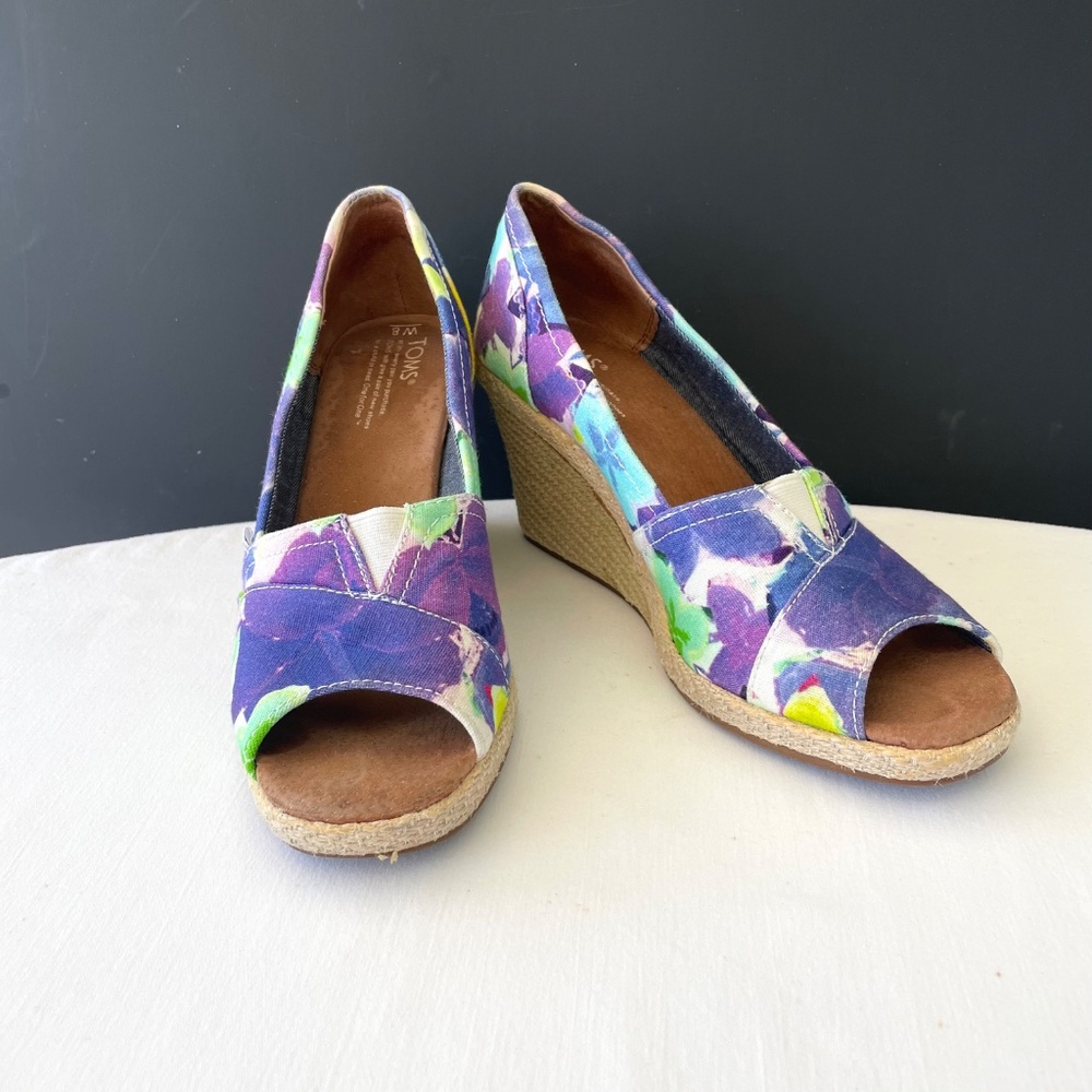 TOMS Womens Shoes Purple Floral Fabric Espadrilles Wedge Sz 8M